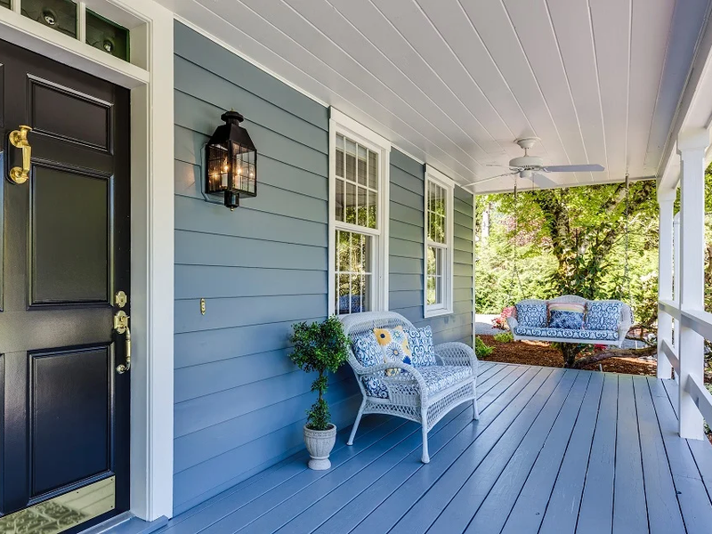 Haubstadt Paint & Flooring carries ben® Exterior by Benjamin Moore in the Haubstadt, IN area.